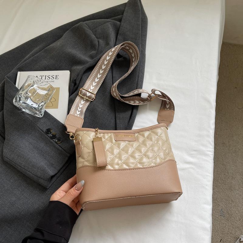 Today s popular bags for women s new trendy rhombus embroidery thread shoulder bag versatile atmospheric messenger bag bucket bag tide хакі
Today s popular bags for women s new trendy rhombus embroidery thread shoulder bag versatile atmospheric messenger bag bucket bag tide хакі