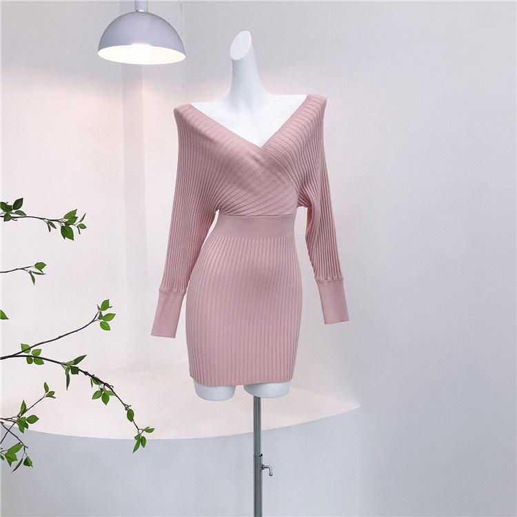 Autumn V-neck Backless Bodycon Midi Dress with Batwing Sleeves for Women Small
Autumn V-neck Backless Bodycon Midi Dress with Batwing Sleeves for Women Small