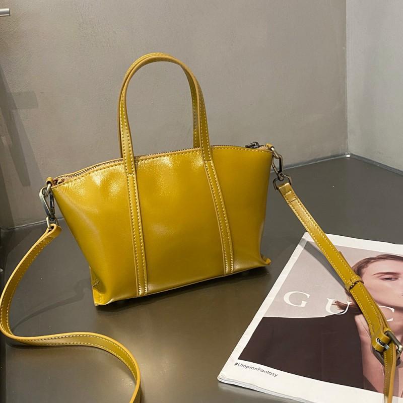 Top Layer Vegetable Tanned Cowhide Women s One-shoulder Cross-body Bag Simple Fashionable Classic Portable Shell 26x9x16cm
Top Layer Vegetable Tanned Cowhide Women s One-shoulder Cross-body Bag Simple Fashionable Classic Portable Shell 26x9x16cm