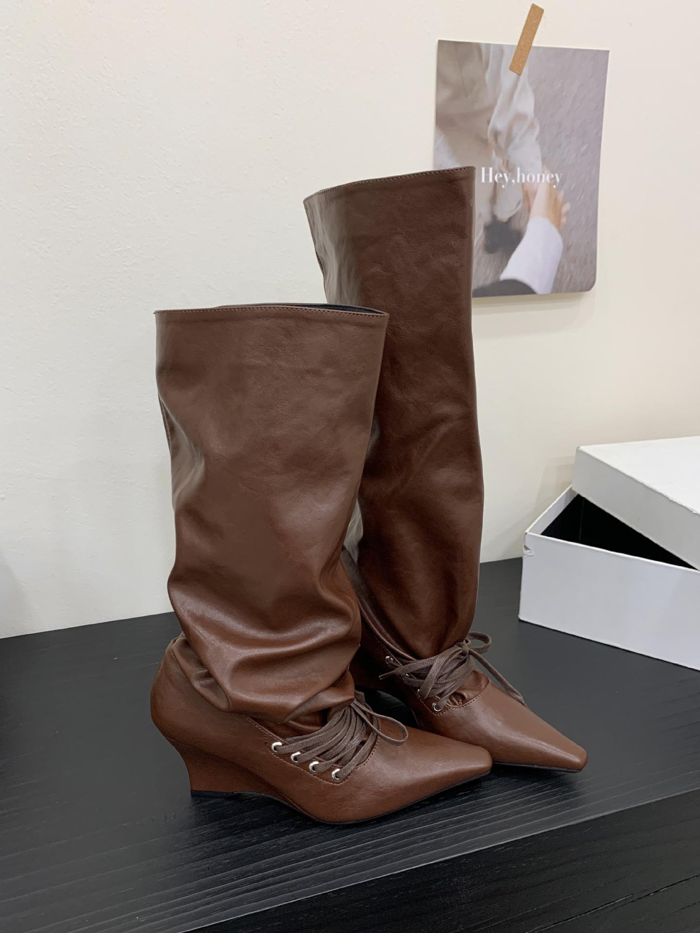 Vintage Western Pile Boots Women s 2025 Summer New Square Head Slope Heel Wide Tube Lace-up Folded Calf Boots 39 коричневый
Vintage Western Pile Boots Women s 2025 Summer New Square Head Slope Heel Wide Tube Lace-up Folded Calf Boots 39 коричневый