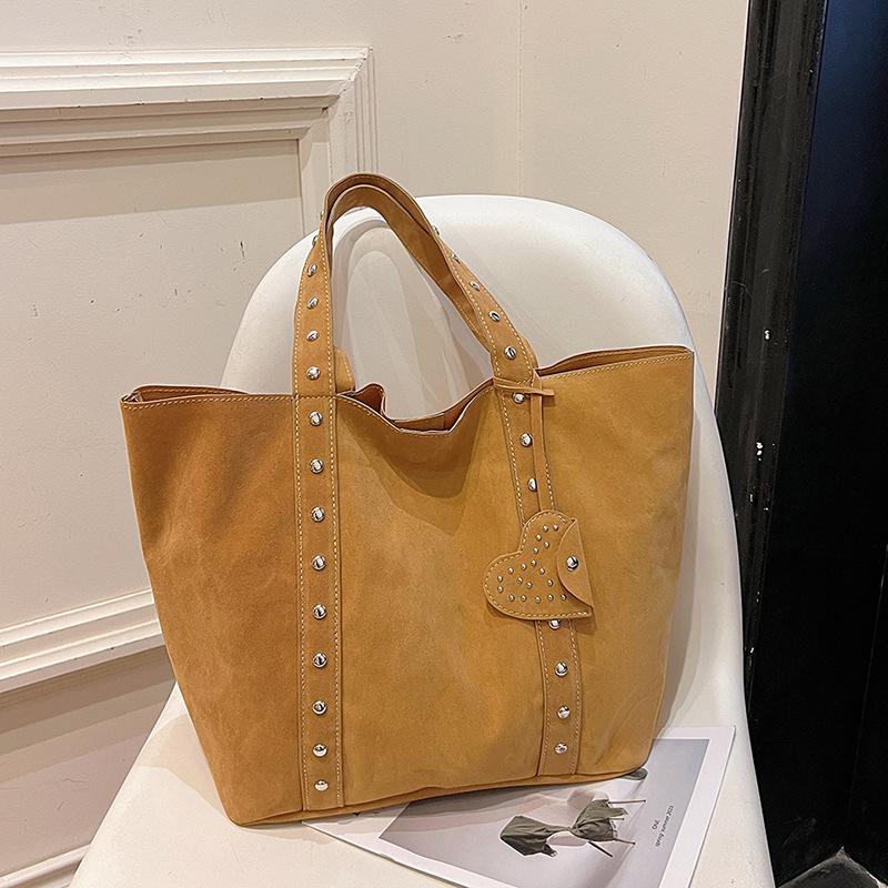 2025 New Fashion Suede Sewing Thread Rivet Large Tote Bag Retro Versatile Commute Handbag Brand Designer Elegant Shoulder Bag
2025 New Fashion Suede Sewing Thread Rivet Large Tote Bag Retro Versatile Commute Handbag Brand Designer Elegant Shoulder Bag