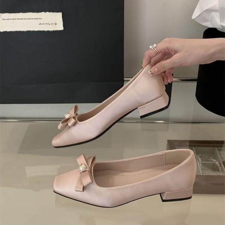 Нежные знаменитые туфли-лодочки с квадратным носком и бантом на низком каблуке и плоской подошве, маленькие одинарные туфли на толстом каблуке женские туфли 40 розовый
Нежные знаменитые туфли-лодочки с квадратным носком и бантом на низком каблуке и плоской подошве, маленькие одинарные туфли на толстом каблуке женские туфли 40 розовый