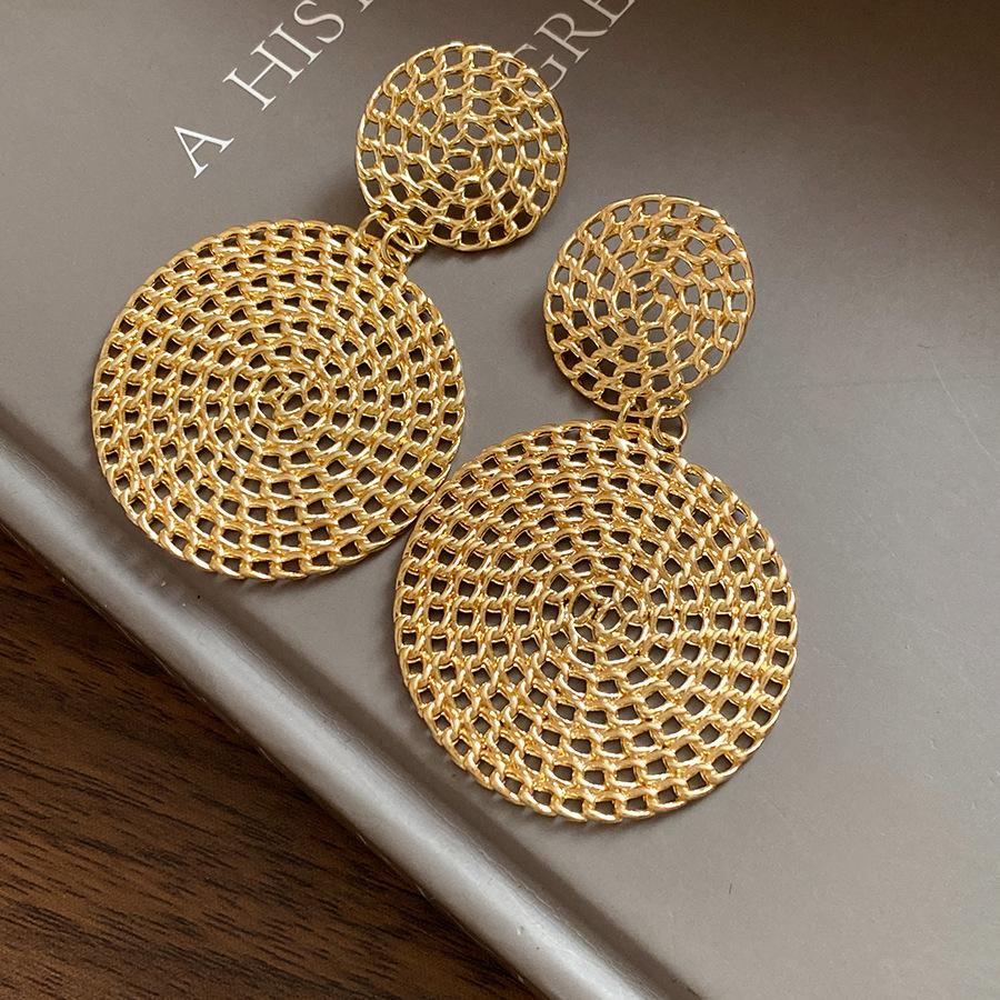 Silver Needle Hollow Round Pendant Earrings Light Luxury High-end Earrings Exquisite Elegance Temperament European and American Style Fashion Earrings
Silver Needle Hollow Round Pendant Earrings Light Luxury High-end Earrings Exquisite Elegance Temperament European and American Style Fashion Earrings