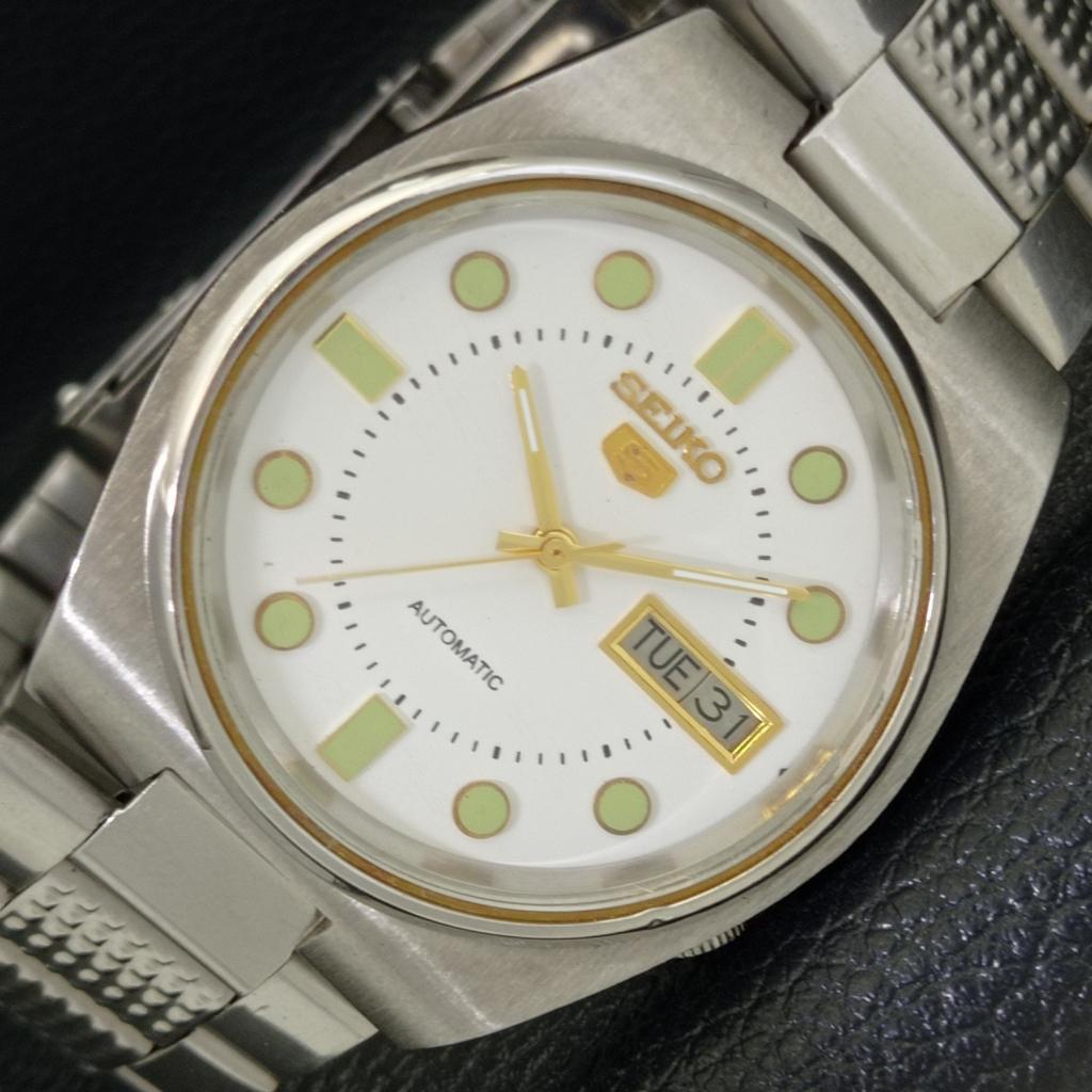 Б/У подлинные старинные автоматические мужские часы SEIKO 5 из Японии с белым циферблатом a434309-2 R120-a434309
Б/У подлинные старинные автоматические мужские часы SEIKO 5 из Японии с белым циферблатом a434309-2 R120-a434309