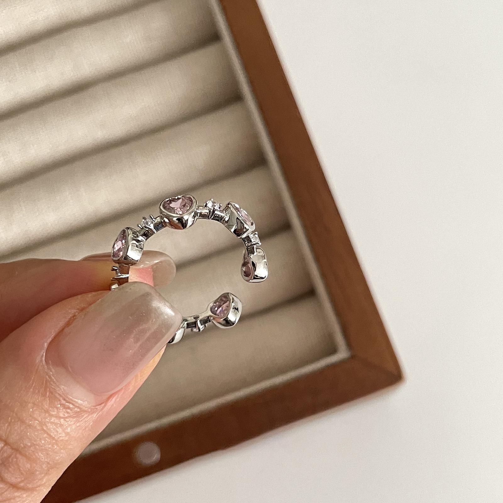 Кольцо Сердце с Розовым Бриллиантом 2023 для Женщин - Уникальный Дизайн, Модное Заявление, Стильный Аксессуар на Указательный Палец
Кольцо Сердце с Розовым Бриллиантом 2023 для Женщин - Уникальный Дизайн, Модное Заявление, Стильный Аксессуар на Указательный Палец