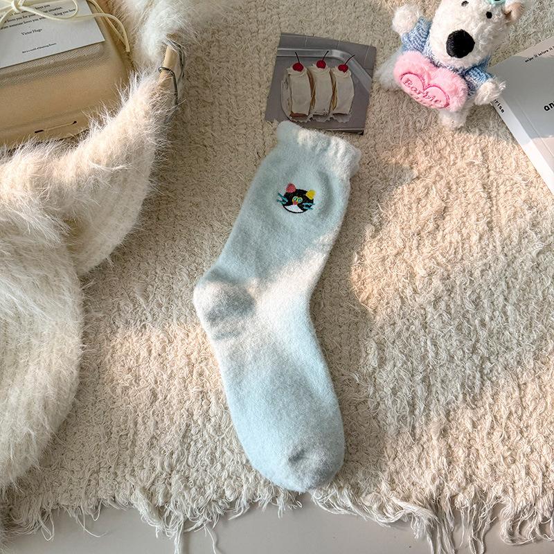 Мультяшные вышитые носки средней длины, толстые, с пузырчатым узором, теплые флисовые носки, удобные для женщин, повседневные носки
Мультяшные вышитые носки средней длины, толстые, с пузырчатым узором, теплые флисовые носки, удобные для женщин, повседневные носки