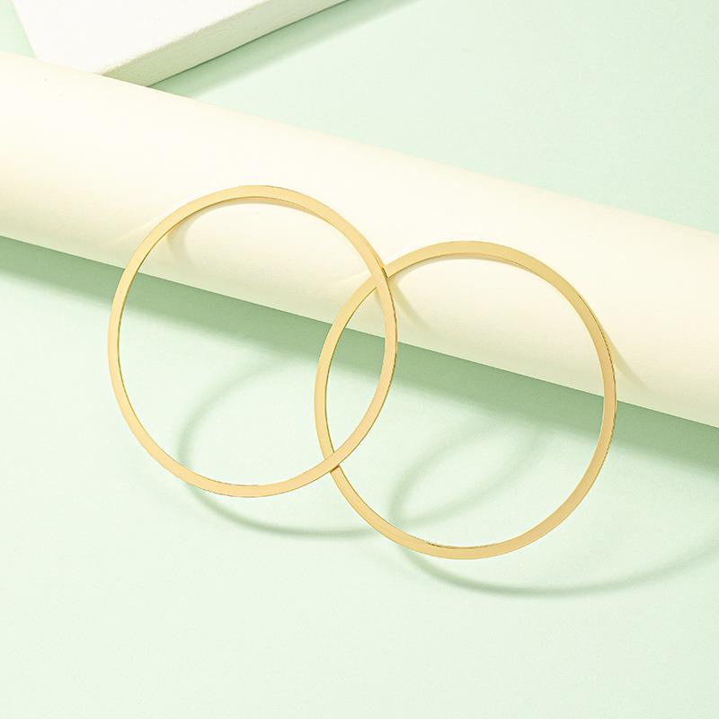 Geometric Circle Earrings: Trendy Exaggerated Fashion for Women – European & American Slimming Studs
Geometric Circle Earrings: Trendy Exaggerated Fashion for Women – European & American Slimming Studs
