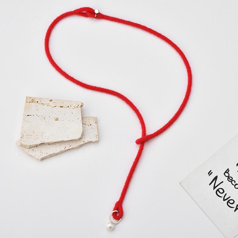 Модное красное ожерелье на шнурке с изысканной подвеской из натурального жемчуга для женщин
Модное красное ожерелье на шнурке с изысканной подвеской из натурального жемчуга для женщин