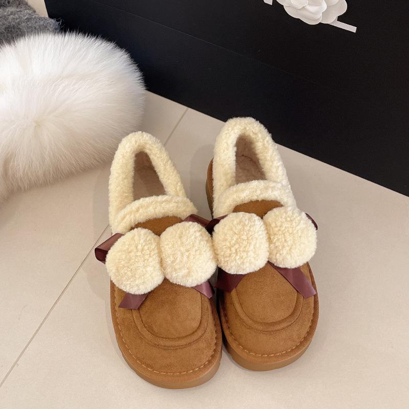 Зимние женские угги на толстой подошве с меховым помпоном, цельномеховые, теплые, на одной педали, большие хлопковые ботинки, новинка 2025 40 жёлтый
Зимние женские угги на толстой подошве с меховым помпоном, цельномеховые, теплые, на одной педали, большие хлопковые ботинки, новинка 2025 40 жёлтый