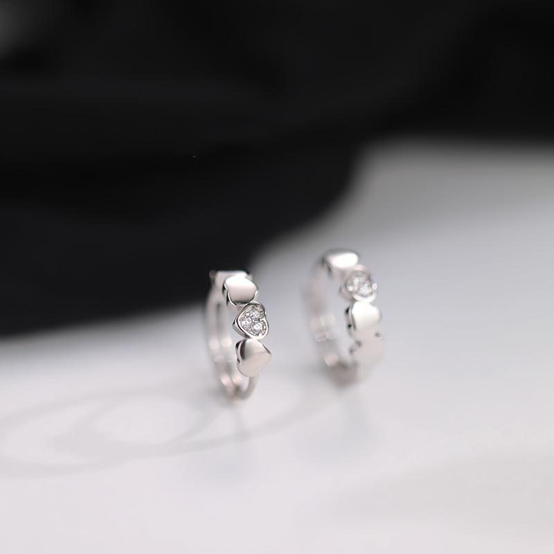 Серьги-кольца из серебра 925 пробы с маленьким блестящим цирконием и геометрическим сердечком для женщин, ювелирные изделия в стиле ретро, подарки на вечеринку
Серьги-кольца из серебра 925 пробы с маленьким блестящим цирконием и геометрическим сердечком для женщин, ювелирные изделия в стиле ретро, подарки на вечеринку