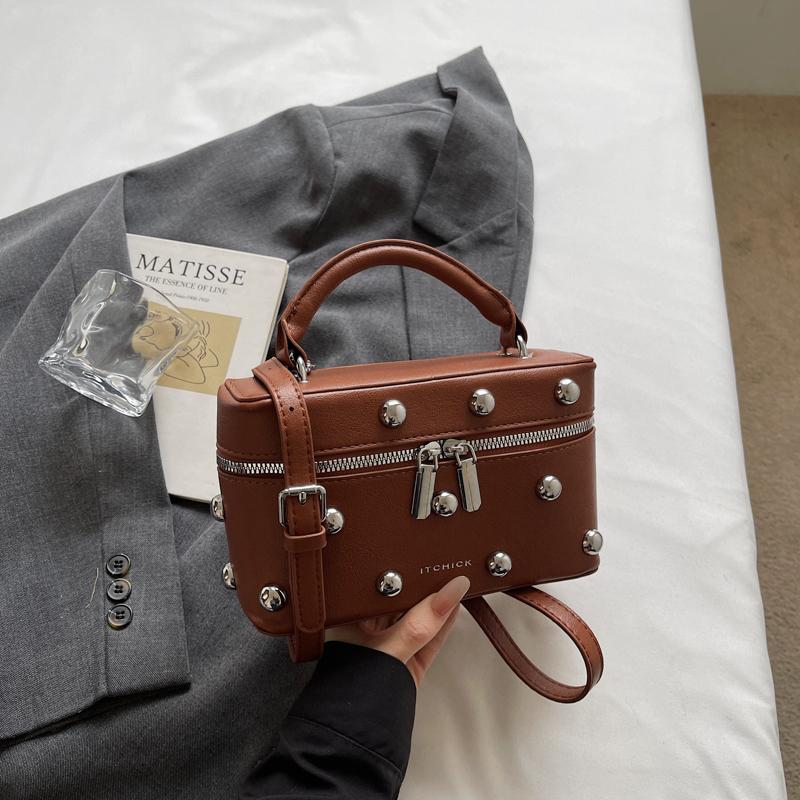 Fashion Box Women Handbags Designer Rivet Shoulder Crossbody Bags Casual Versatile Small Phone Purses 2026 bolso mujer (20cm Max Length 30cm)
Fashion Box Women Handbags Designer Rivet Shoulder Crossbody Bags Casual Versatile Small Phone Purses 2026 bolso mujer (20cm Max Length 30cm)