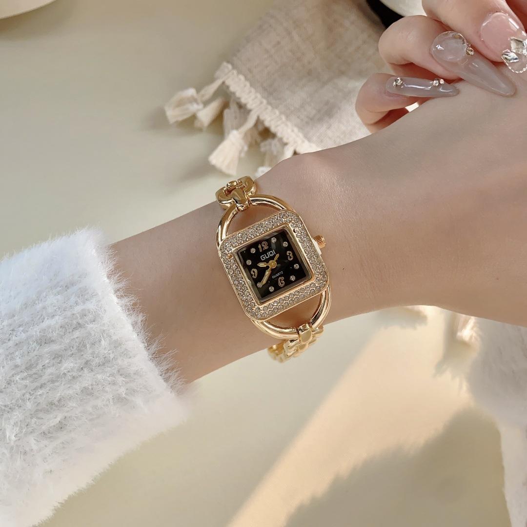 Квадратные часы Xiaoxiangfeng Женские часы с бриллиантами Темпераментные Ретро браслет Кварцевые часы Средние Античное золото
Квадратные часы Xiaoxiangfeng Женские часы с бриллиантами Темпераментные Ретро браслет Кварцевые часы Средние Античное золото