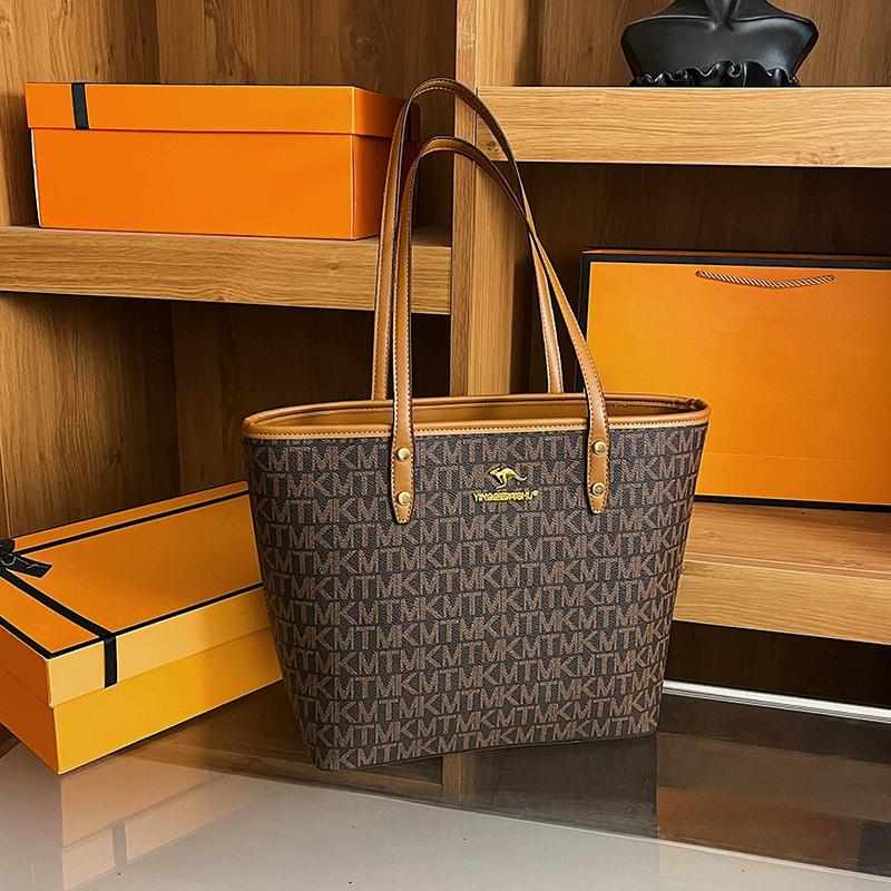 Premium commuter tote bag, printed light luxury large-capacity bag women s 2026 new autumn fashion shoulder bag 38cm
Premium commuter tote bag, printed light luxury large-capacity bag women s 2026 new autumn fashion shoulder bag 38cm