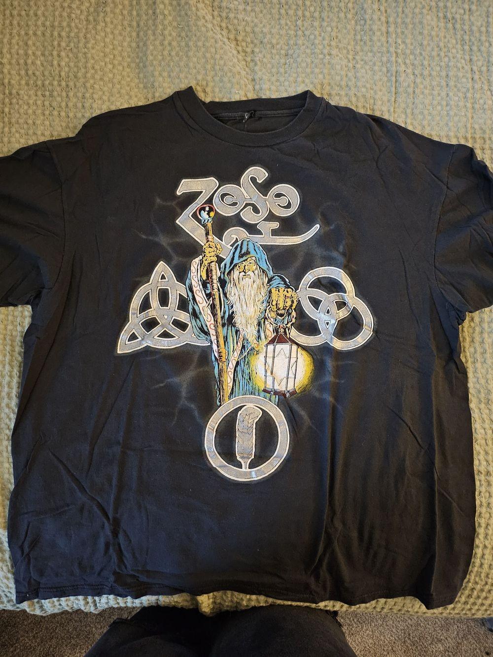 1990s Led Zepplin Zoso Tour Shirt Rare Design Black Unisex Shirt WA1972 Unisex T-Shirt L
1990s Led Zepplin Zoso Tour Shirt Rare Design Black Unisex Shirt WA1972 Unisex T-Shirt L