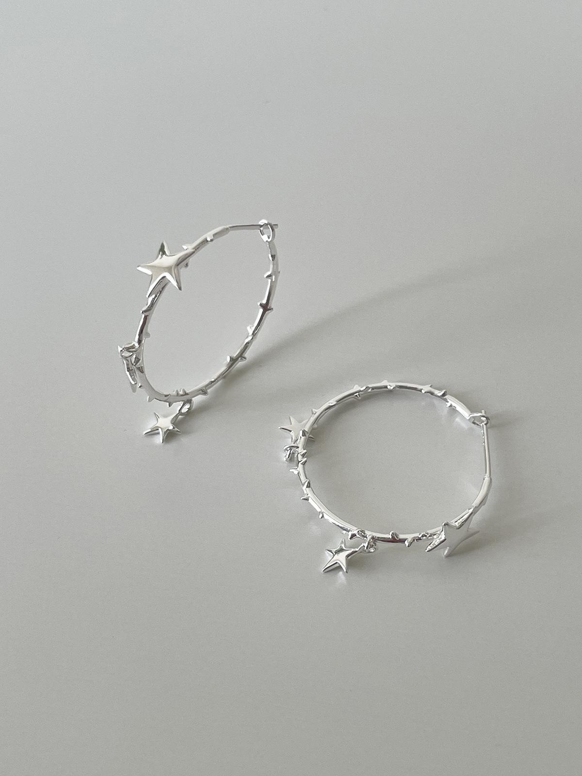 Серьги-подвески в виде пентаграммы из серебра 925 пробы, женские серьги-гвоздики с надписью «Холодный ветер», изящные, усовершенствованные, новые, с пряжками для ушей 925 silver needles
Серьги-подвески в виде пентаграммы из серебра 925 пробы, женские серьги-гвоздики с надписью «Холодный ветер», изящные, усовершенствованные, новые, с пряжками для ушей 925 silver needles