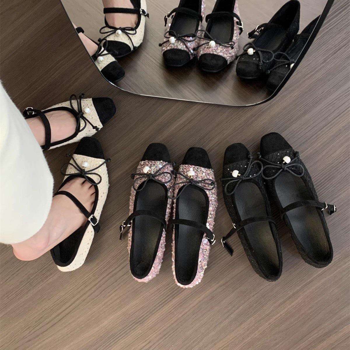 Xiaoxiangfeng shallow mouth single shoes female 2025 new spring French retro gentle fairy style thick heel Mary Jane shoes 35 чёрный
Xiaoxiangfeng shallow mouth single shoes female 2025 new spring French retro gentle fairy style thick heel Mary Jane shoes 35 чёрный