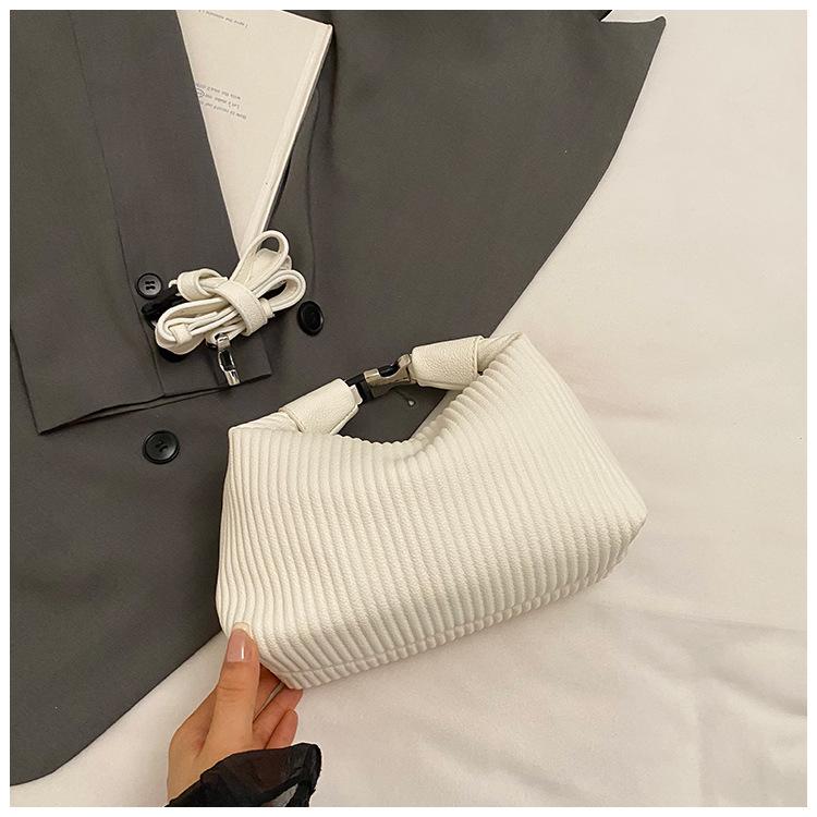 Niche hand-held pleated bag women s 2025 summer new trendy retro underarm bag ins fashionable shoulder messenger bag белый
Niche hand-held pleated bag women s 2025 summer new trendy retro underarm bag ins fashionable shoulder messenger bag белый