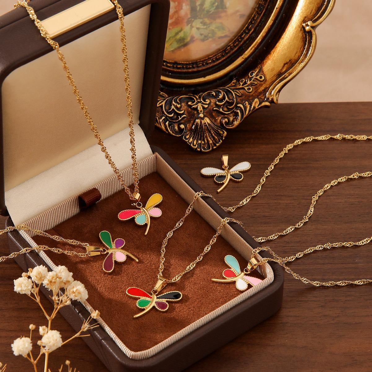Colorful Dragonfly Necklace, Non-Fading 18K Gold Titanium Steel, Simple & Versatile European-American Design.
Colorful Dragonfly Necklace, Non-Fading 18K Gold Titanium Steel, Simple & Versatile European-American Design.