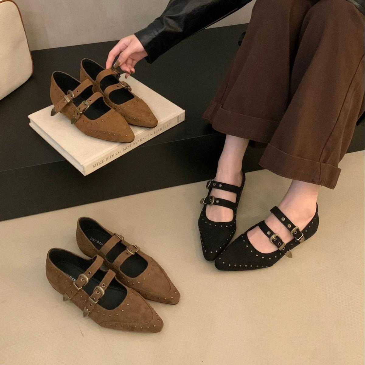 2025 new pointed suede rivets one-word with shallow mouth soft sole versatile commuter work women s shoes 39 кофейный
2025 new pointed suede rivets one-word with shallow mouth soft sole versatile commuter work women s shoes 39 кофейный