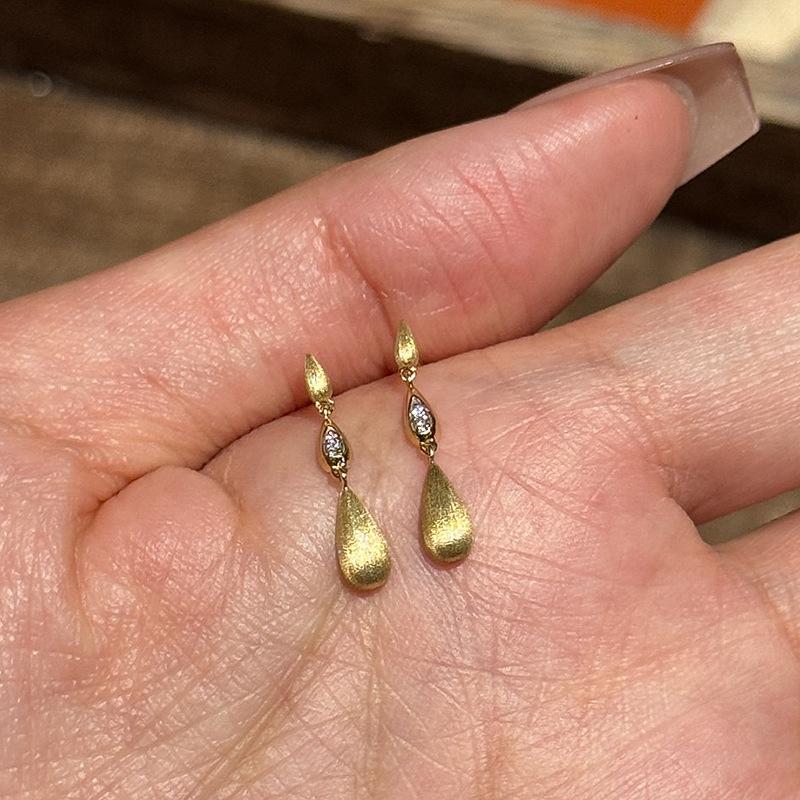 New in brushed small water droplet tassel earrings for women retro classic crafts long inlay diamonds earings stud jewelry gifts золотой
New in brushed small water droplet tassel earrings for women retro classic crafts long inlay diamonds earings stud jewelry gifts золотой
