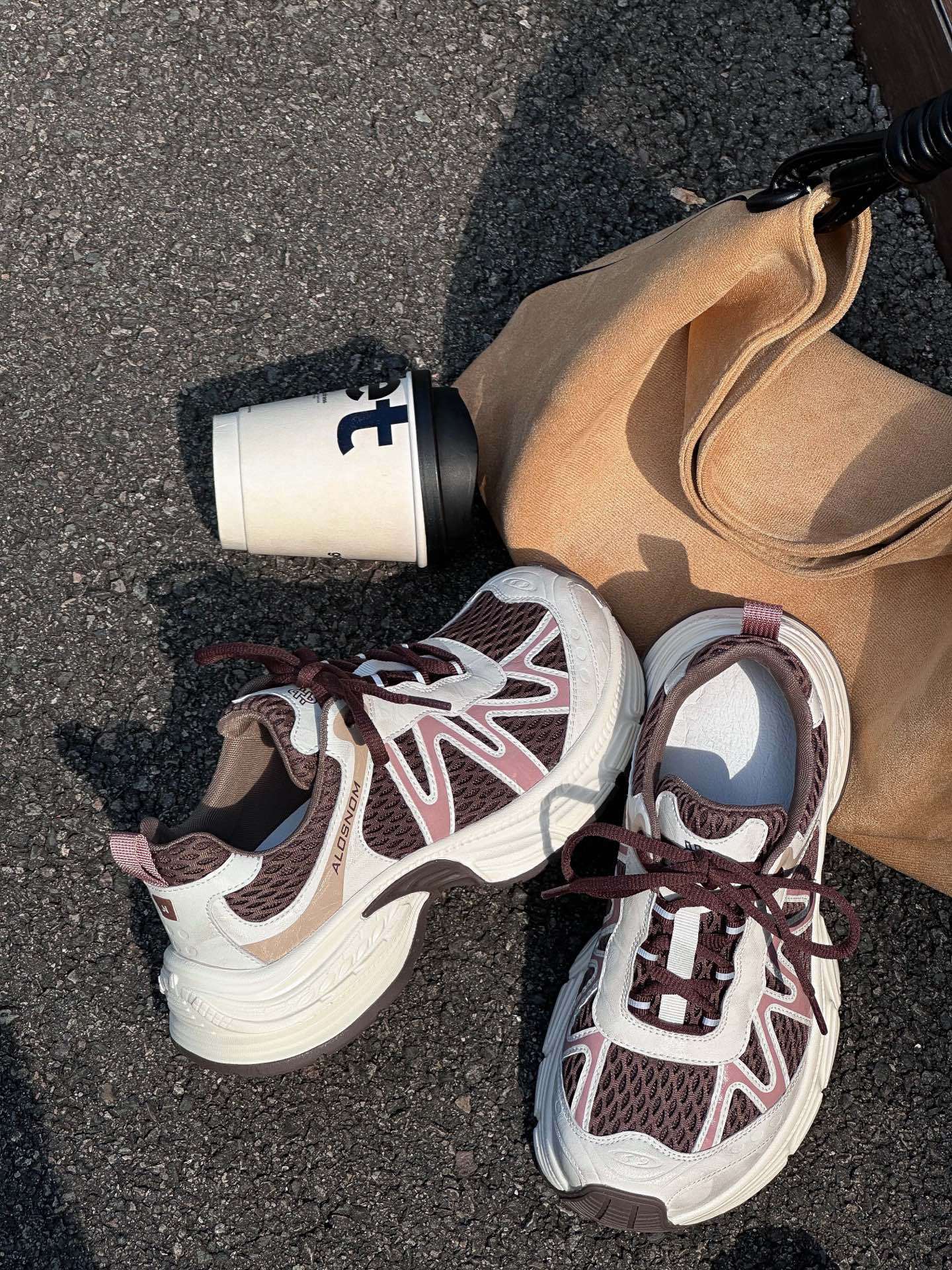 Mesh lightweight and versatile dad shoes for women 2025 autumn new breathable thick-soled outdoor sports and leisure running shoes 40 коричневый
Mesh lightweight and versatile dad shoes for women 2025 autumn new breathable thick-soled outdoor sports and leisure running shoes 40 коричневый