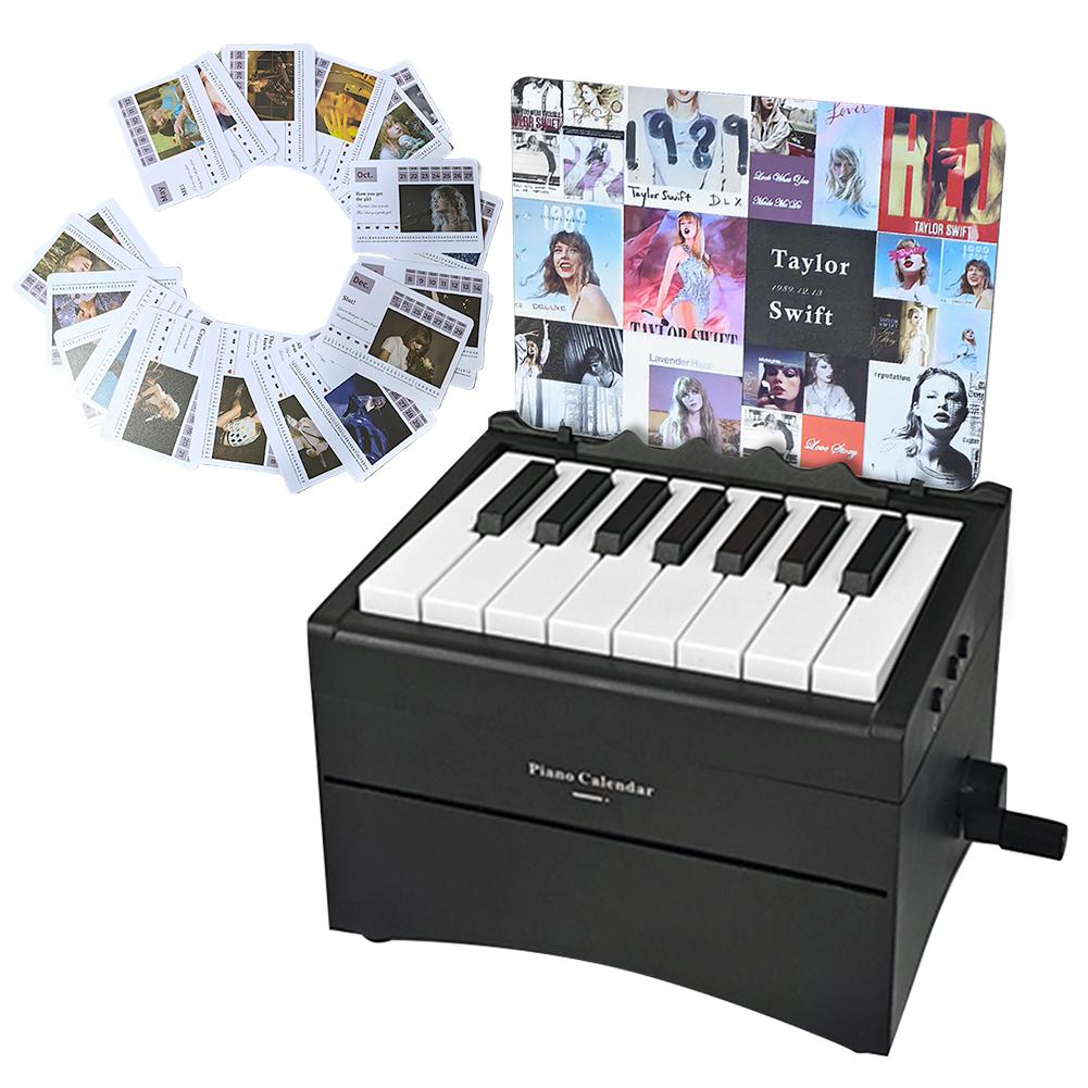 BT Taylor Piano Календар 2025 Міні-Календар Піано Грабельні Настільні Периферійні Прикраси з 27 Музичними Календарними Картками 52 Пісні чорний
BT Taylor Piano Календар 2025 Міні-Календар Піано Грабельні Настільні Периферійні Прикраси з 27 Музичними Календарними Картками 52 Пісні чорний