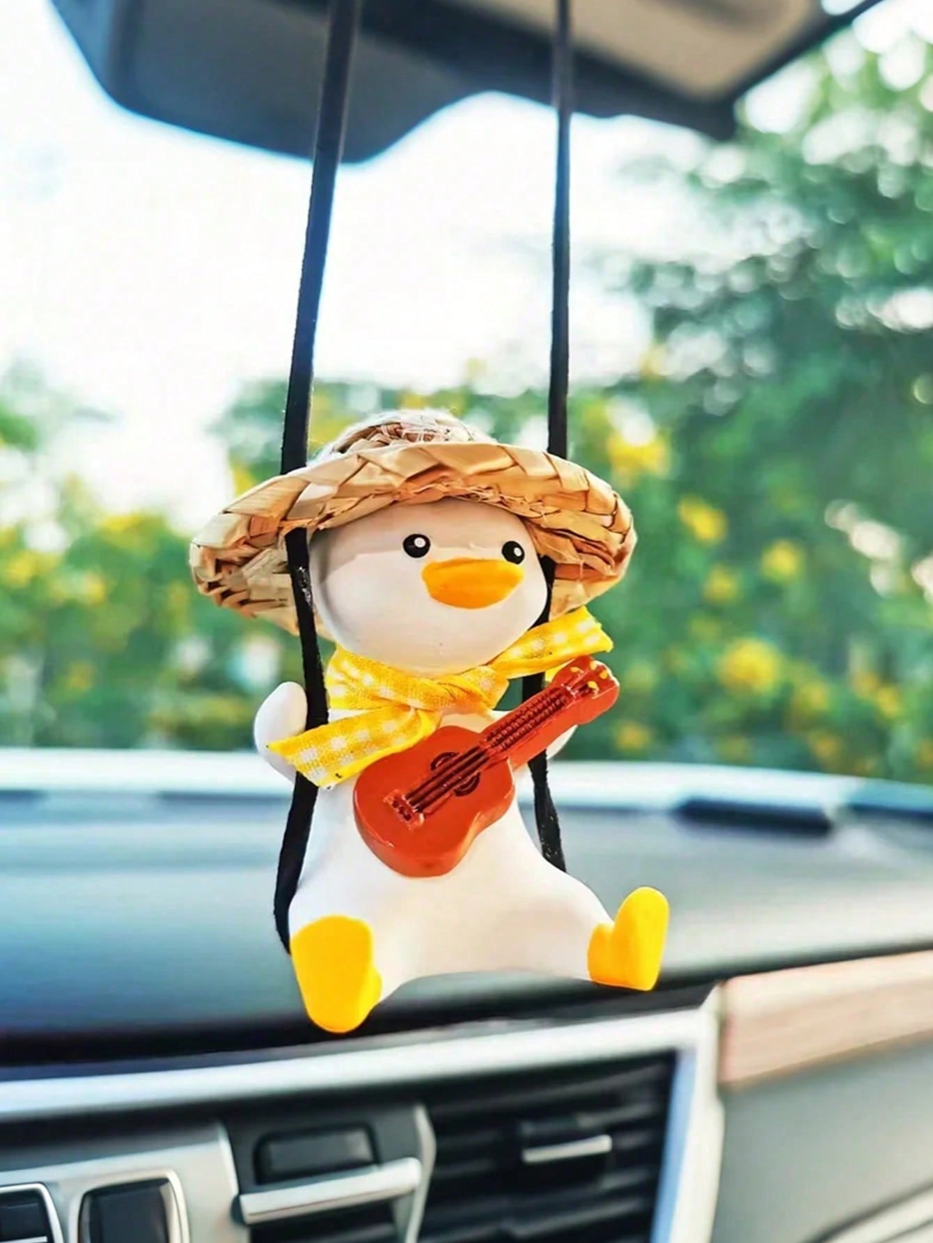 1Pc Swing Duck Car Hanger: Especially suitable for car owners who love cute styles and pay attention to in-car details.
1Pc Swing Duck Car Hanger: Especially suitable for car owners who love cute styles and pay attention to in-car details.