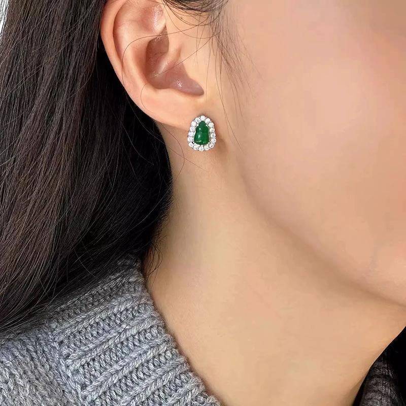 Green gourd earless ear clips, high-end new Chinese style zircon earrings, women s mosquito coil disc earrings, fashionable and light luxury
Green gourd earless ear clips, high-end new Chinese style zircon earrings, women s mosquito coil disc earrings, fashionable and light luxury