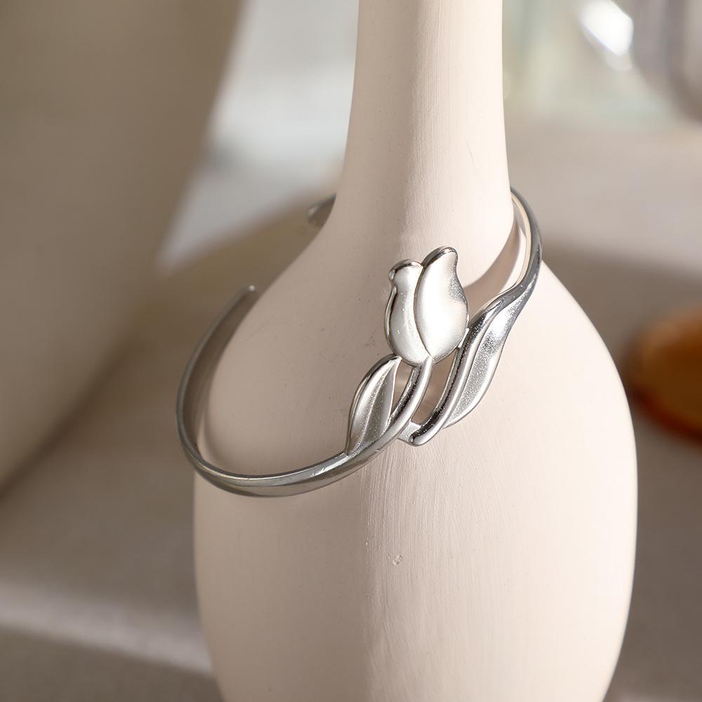 Fashionable rose gold-plated ladies bracelet, waterproof, non-fading heavy metal stainless steel jewelry, party gift серебряный
Fashionable rose gold-plated ladies bracelet, waterproof, non-fading heavy metal stainless steel jewelry, party gift серебряный