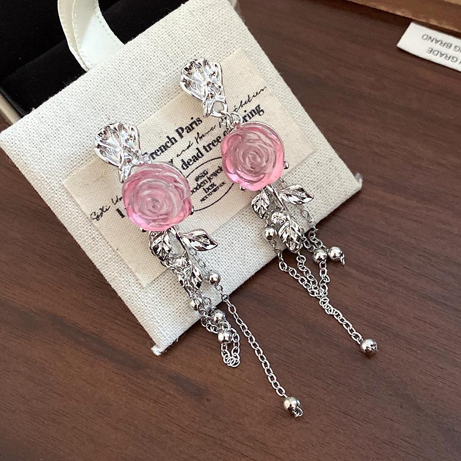 Silver needle resin pleated flower fringed earrings personalized fashion simple pendant earrings light luxury high-end earrings women
Silver needle resin pleated flower fringed earrings personalized fashion simple pendant earrings light luxury high-end earrings women