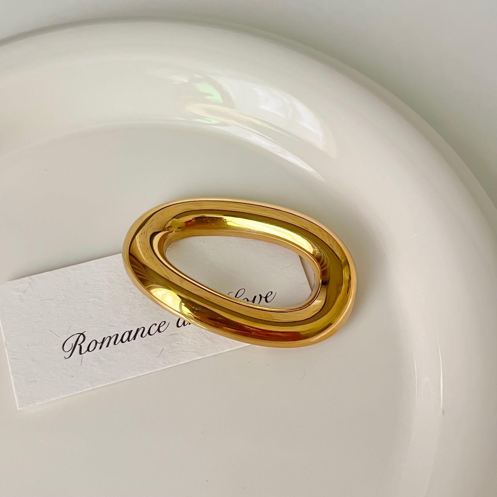 Необычная брошь в форме буквы О из титановой стали: Смелый, элегантный дизайн для роскошного вида
Необычная брошь в форме буквы О из титановой стали: Смелый, элегантный дизайн для роскошного вида