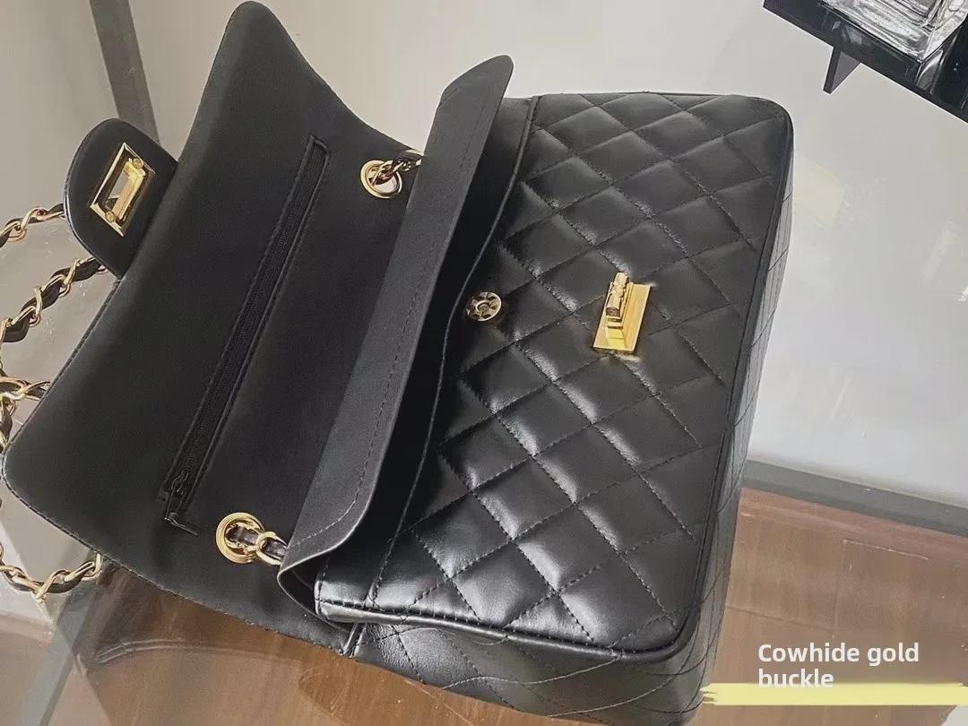 2023 Xiaoxiang Style Wear-Resistant Cowhide Sheepskin-Look Handheld Gold Buckle Shoulder Messenger Bag 1112 25X7X15
2023 Xiaoxiang Style Wear-Resistant Cowhide Sheepskin-Look Handheld Gold Buckle Shoulder Messenger Bag 1112 25X7X15