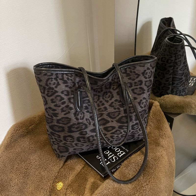 Женская сумка класса люкс с леопардовым принтом, большая вместительная сумка, модная универсальная наплечная сумка, сумка-тоут для поездок на работу one size
Женская сумка класса люкс с леопардовым принтом, большая вместительная сумка, модная универсальная наплечная сумка, сумка-тоут для поездок на работу one size