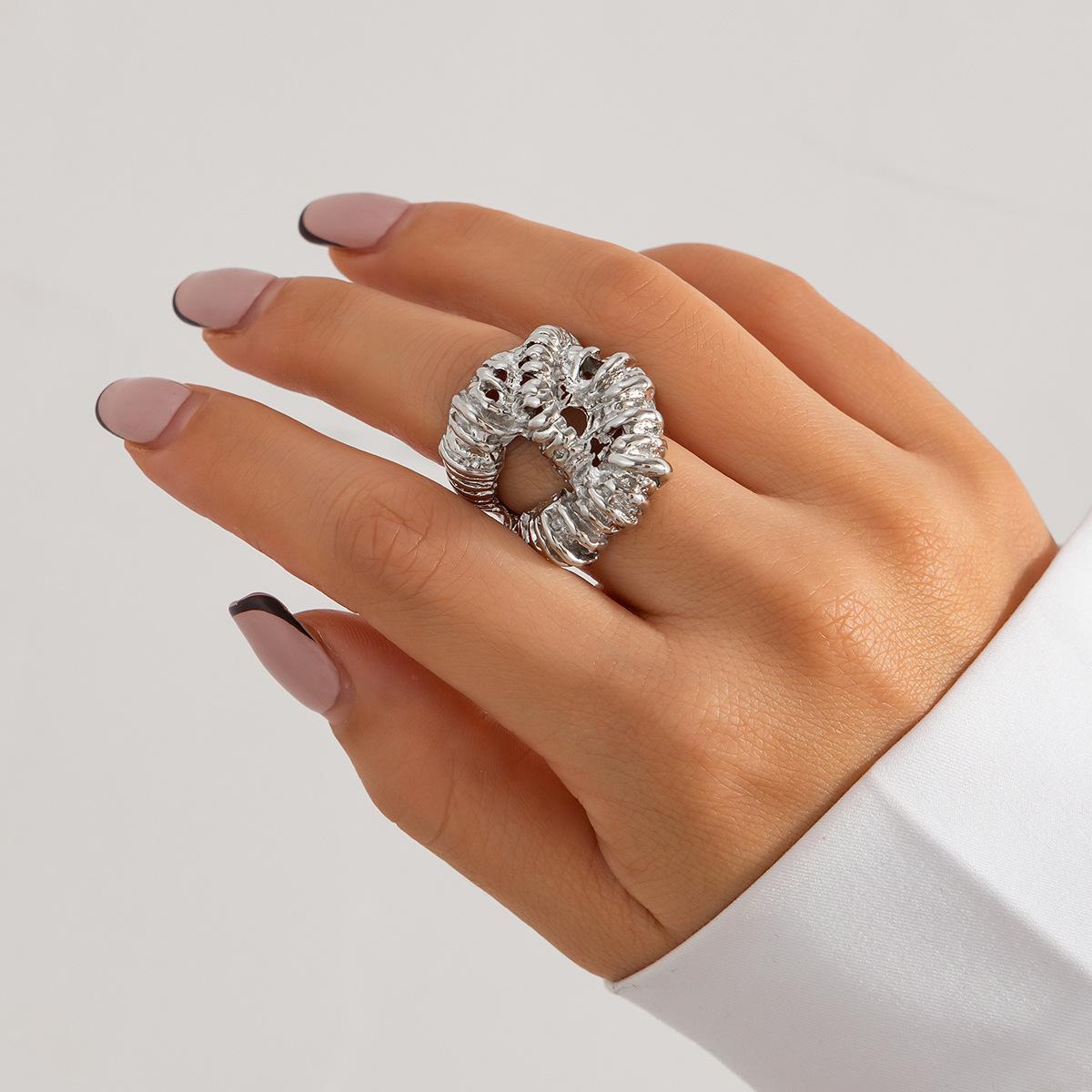 Европа и Соединенные Штаты преувеличенные нерегулярные жареные перекручивания теста кольцо ниша дизайн перекручивание открывающееся кольцо
Европа и Соединенные Штаты преувеличенные нерегулярные жареные перекручивания теста кольцо ниша дизайн перекручивание открывающееся кольцо