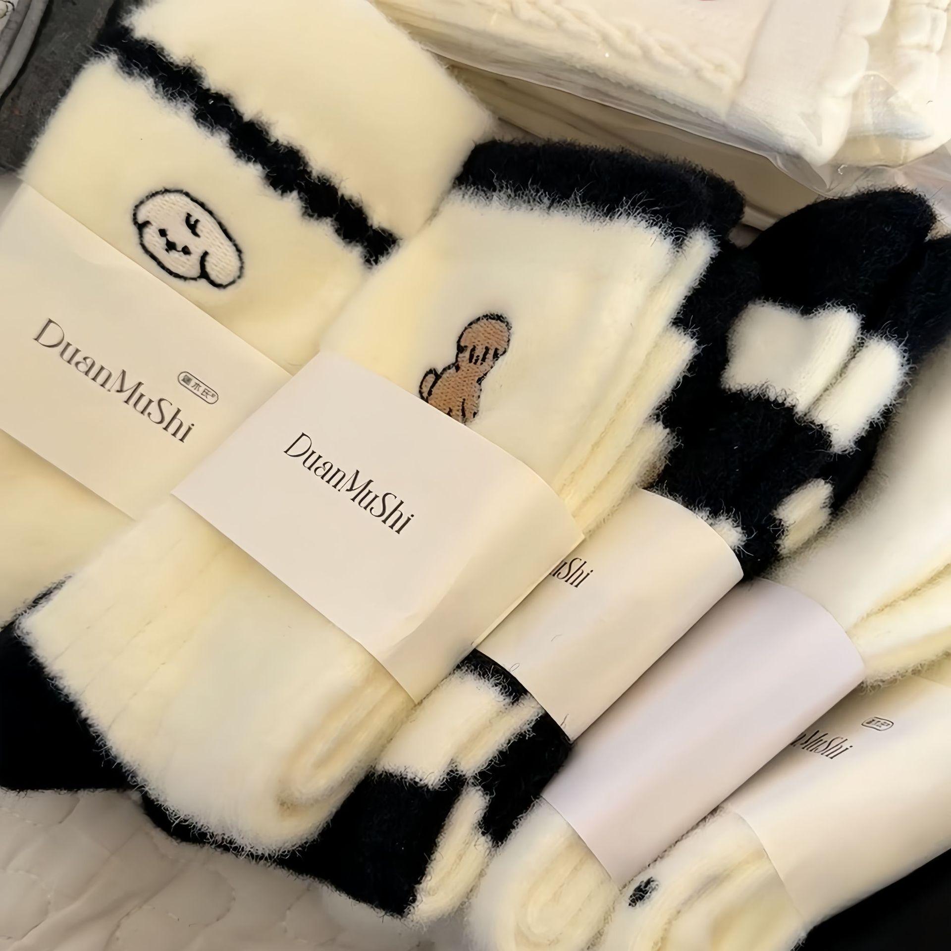 White Plush Women s Mid-Calf Socks - Thick Australian Wool, Warm & Cute for Autumn/Winter Home, Sleep, & Confinement Wear
White Plush Women s Mid-Calf Socks - Thick Australian Wool, Warm & Cute for Autumn/Winter Home, Sleep, & Confinement Wear