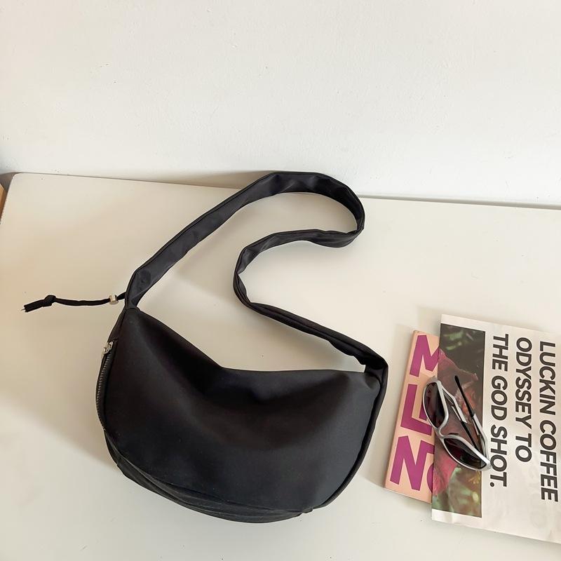 Сумка из нейлоновой ткани, женская сумка-мессенджер 2024 года, новая осенне-зимняя сумка большой вместимости, универсальная, модная, высокого класса чёрный
Сумка из нейлоновой ткани, женская сумка-мессенджер 2024 года, новая осенне-зимняя сумка большой вместимости, универсальная, модная, высокого класса чёрный