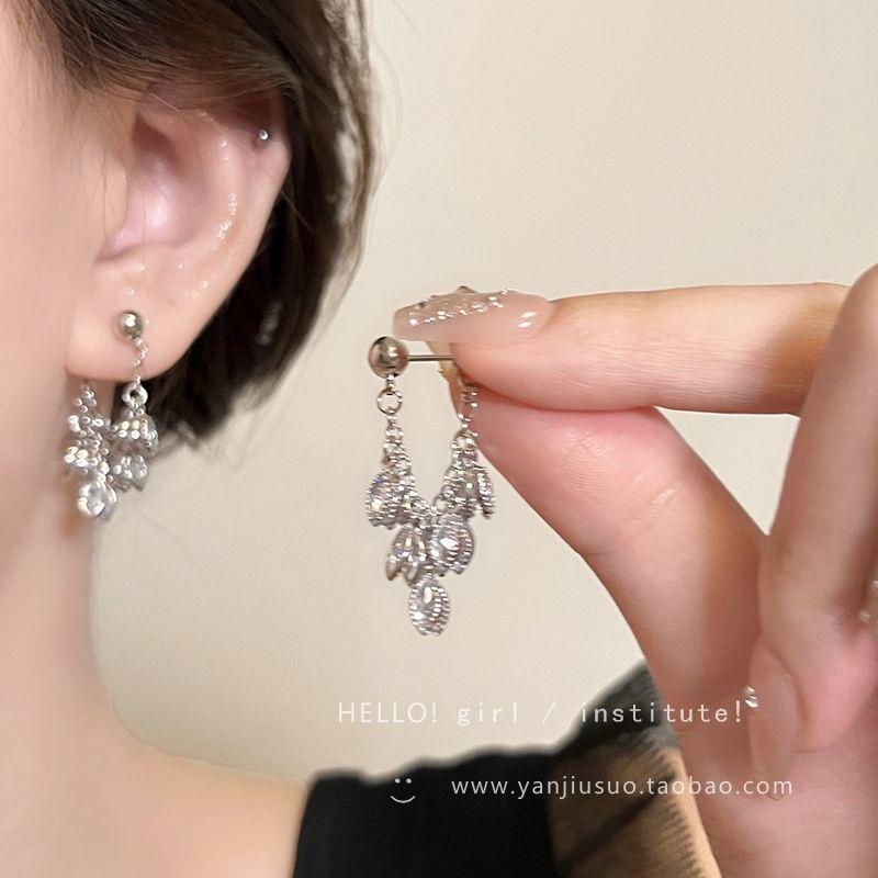 Iced Tassel Wheat Earrings for Women 2025 New Arrival Best Selling Unique Earrings Accessible Luxury Fancy Elegant Earrings Eardrops Zircon leaf tassel earrings
Iced Tassel Wheat Earrings for Women 2025 New Arrival Best Selling Unique Earrings Accessible Luxury Fancy Elegant Earrings Eardrops Zircon leaf tassel earrings