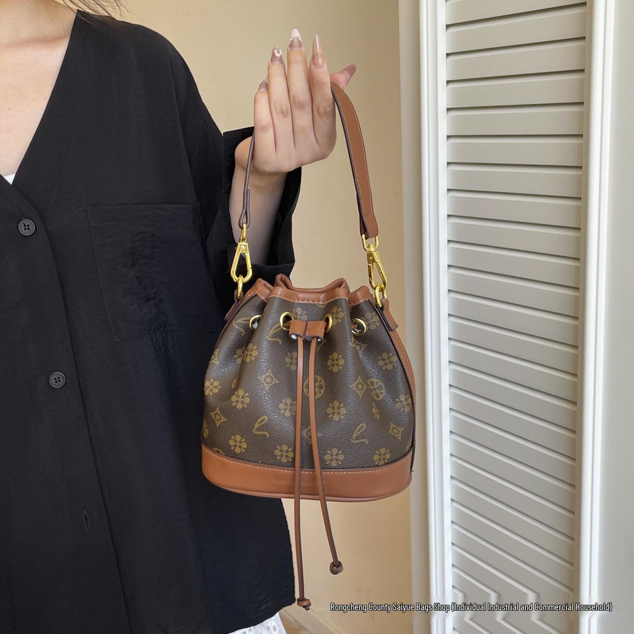 Women s Retro Print Bucket Handbag - High-end Fashion Versatile Shoulder & Crossbody Bag
Women s Retro Print Bucket Handbag - High-end Fashion Versatile Shoulder & Crossbody Bag