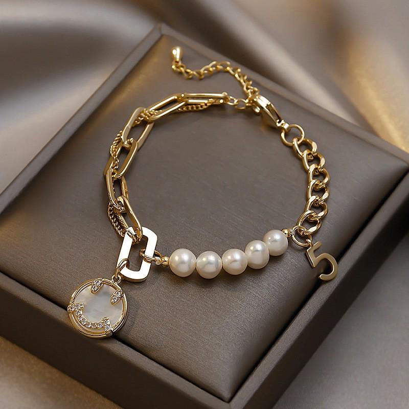 High-End Freshwater Pearl & Shell Bracelet for Women - Trendy Niche Design, Perfect for Besties & Students.
High-End Freshwater Pearl & Shell Bracelet for Women - Trendy Niche Design, Perfect for Besties & Students.