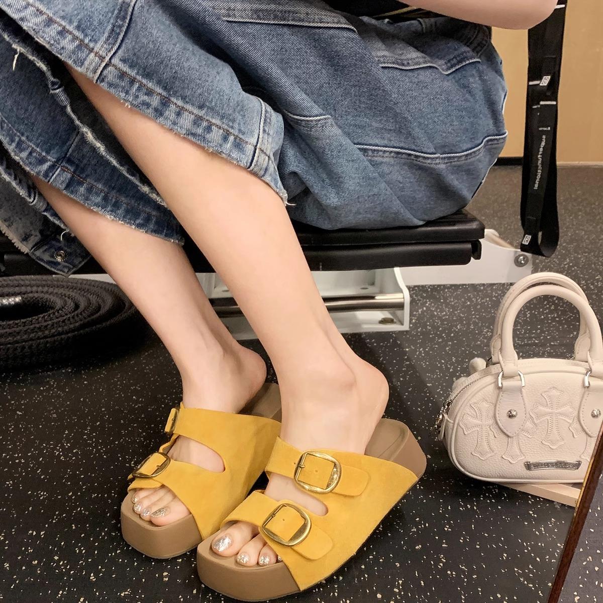 Cowhide version~ One-word buckle with 4.5cm thick bottom to increase the height of lazy beach cool slippers women s summer 35
Cowhide version~ One-word buckle with 4.5cm thick bottom to increase the height of lazy beach cool slippers women s summer 35