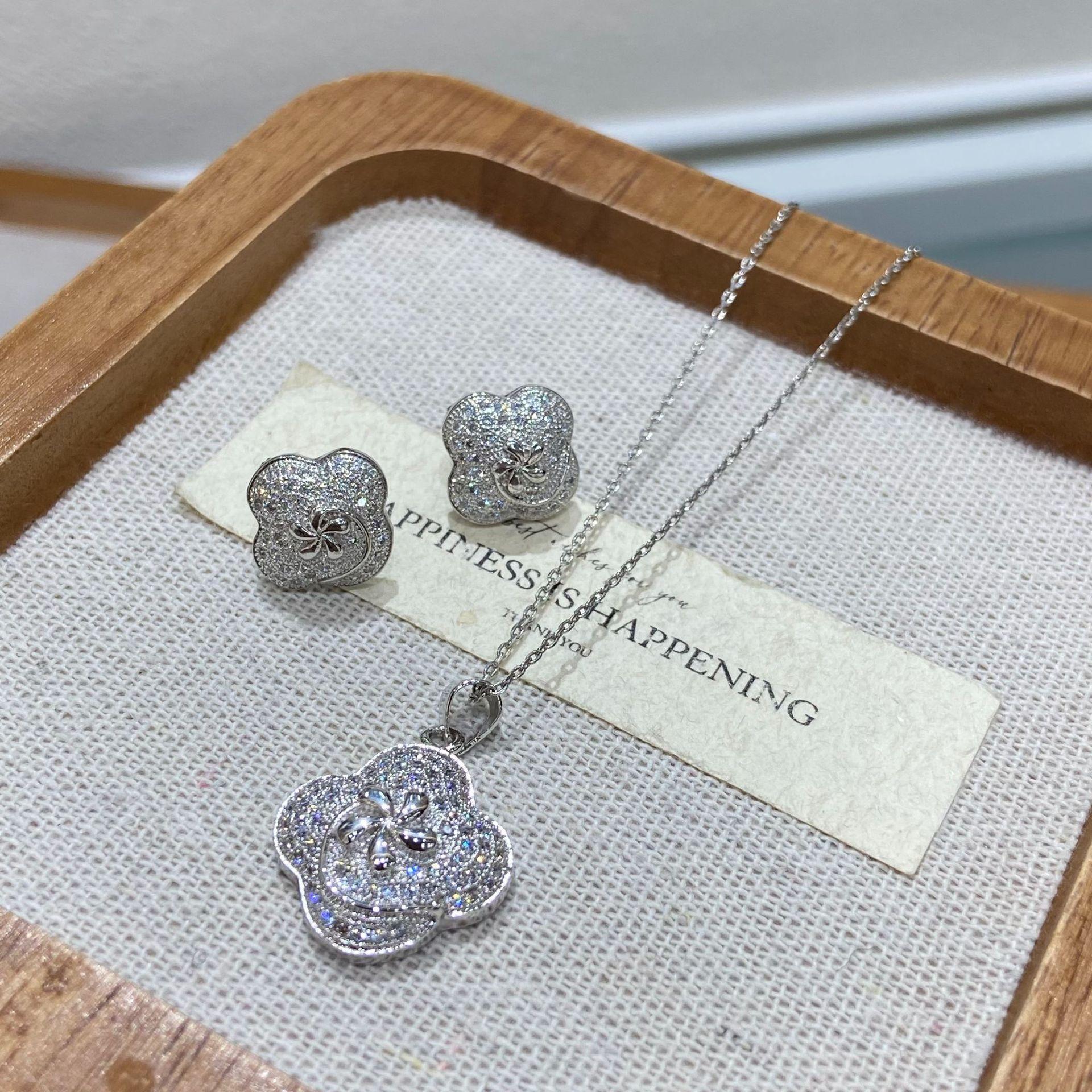 Necklace Female Internet Celebrity High Sense Small Windmill Fashion Niche Design Diamond Accessories Set Collarbone Chain
Necklace Female Internet Celebrity High Sense Small Windmill Fashion Niche Design Diamond Accessories Set Collarbone Chain