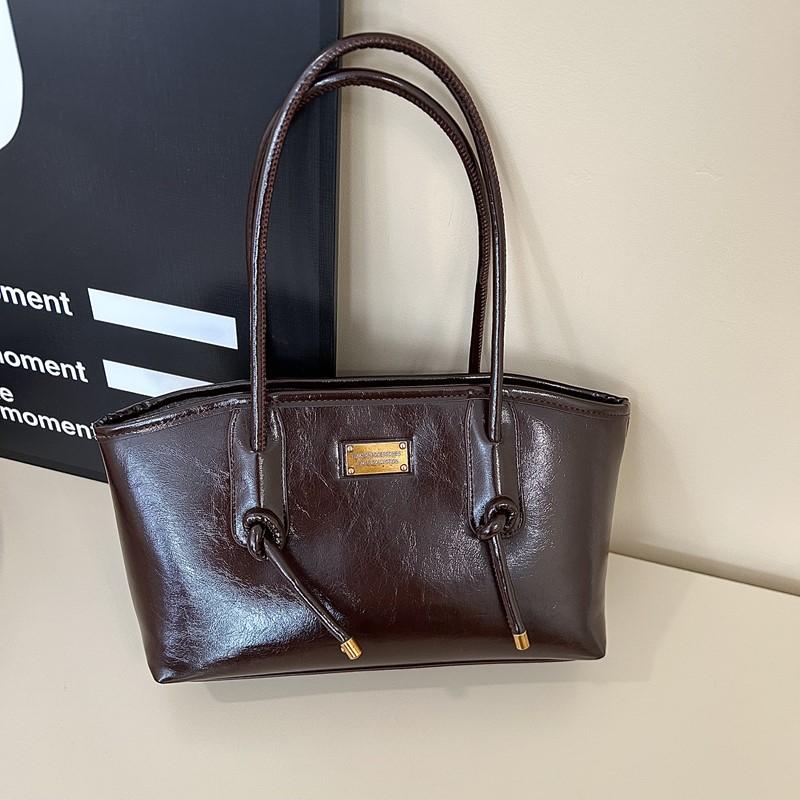 PU Leather Shoulder Bags for Women 2025 Hot Selling Female Elegant Handheld Purse with Adjustable Strap Retro Tote Bag
PU Leather Shoulder Bags for Women 2025 Hot Selling Female Elegant Handheld Purse with Adjustable Strap Retro Tote Bag