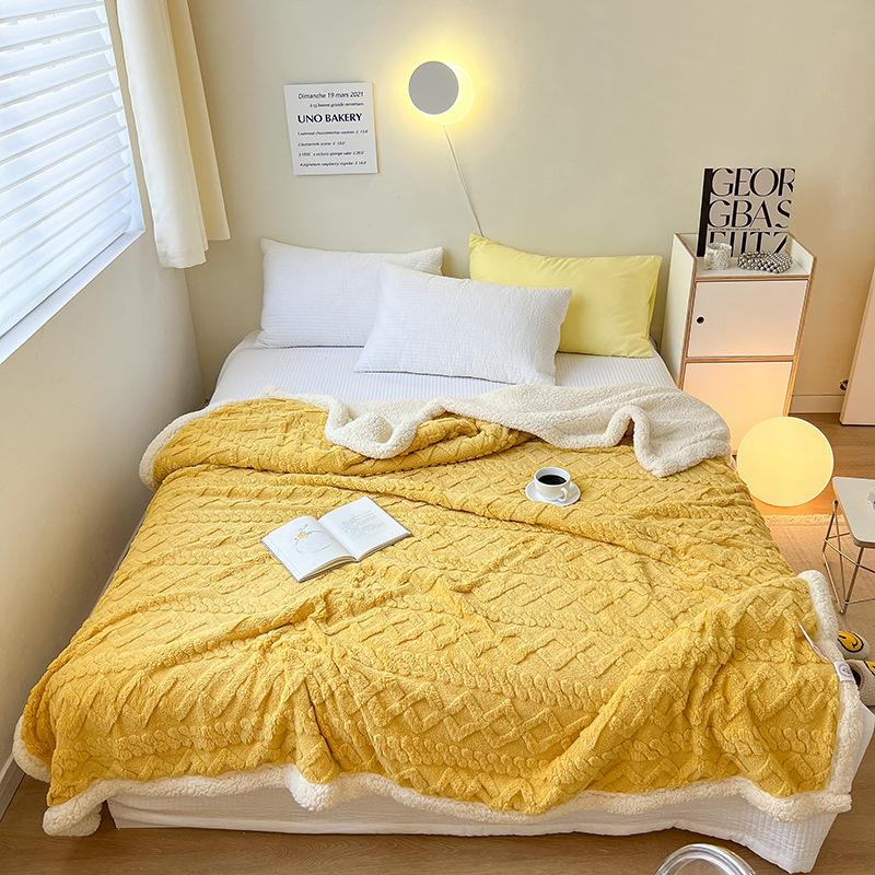 Утолщенное плюшевое одеяло с ягненком, плюшевые флисовые пледы для кровати, дивана, теплые пледы с мантами, коралловое бархатное одеяло, домашний текстиль 200X230 cm
Утолщенное плюшевое одеяло с ягненком, плюшевые флисовые пледы для кровати, дивана, теплые пледы с мантами, коралловое бархатное одеяло, домашний текстиль 200X230 cm