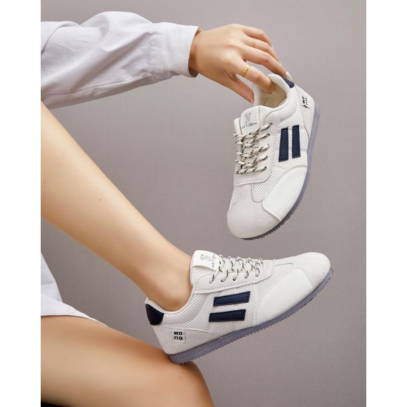 Sneakers for children, the new mesh surface is breathable and light, and the soft sole is very good-looking. 40 белый
Sneakers for children, the new mesh surface is breathable and light, and the soft sole is very good-looking. 40 белый