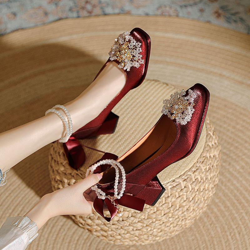 Square head high heels thick heel red wedding shoes pearl one-word strap middle heel Mary Jane shoes not tired bridesmaid shoes 40
Square head high heels thick heel red wedding shoes pearl one-word strap middle heel Mary Jane shoes not tired bridesmaid shoes 40
