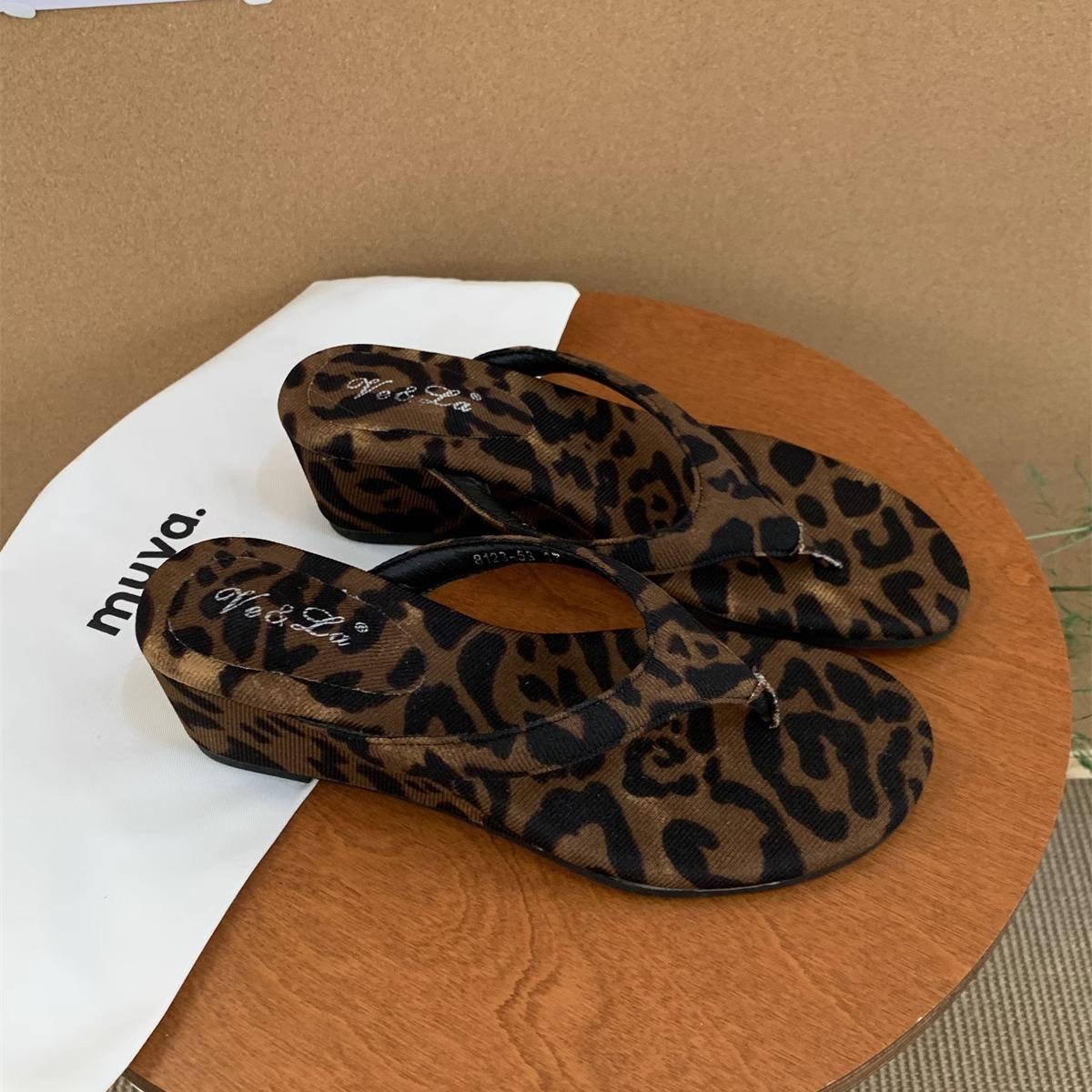 Fashion Slip On 2025 Summer Flip Flop Casual Clip Toe Wedges Heel Women Slippers Shoes Candy Color Beach Vacation Ladies Slides Shoes 35 леопардовый
Fashion Slip On 2025 Summer Flip Flop Casual Clip Toe Wedges Heel Women Slippers Shoes Candy Color Beach Vacation Ladies Slides Shoes 35 леопардовый