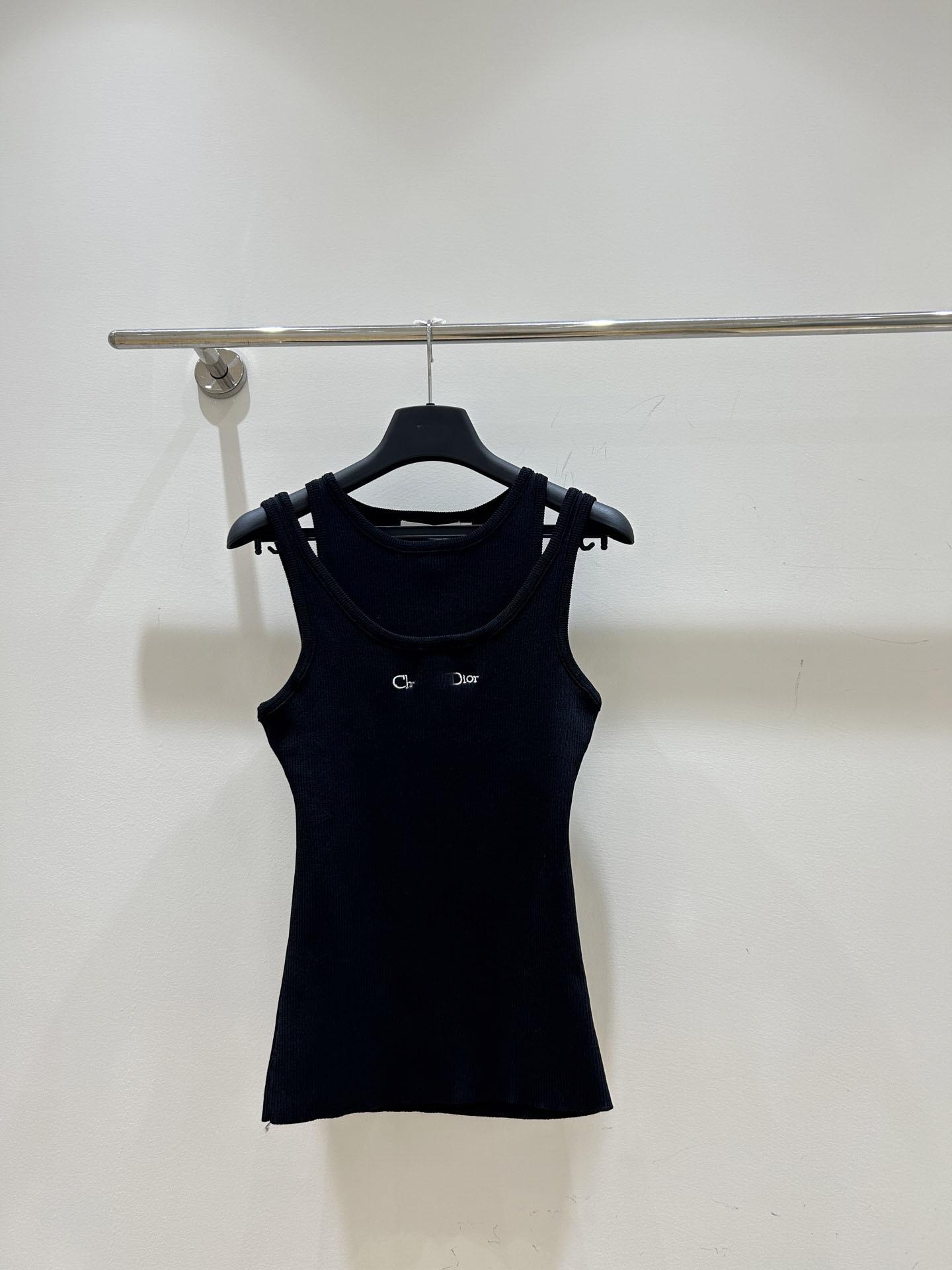 Модный женский летний комплект из двух предметов Trendy D 2025: вышитый жилет без рукавов и шорты S чёрный
Модный женский летний комплект из двух предметов Trendy D 2025: вышитый жилет без рукавов и шорты S чёрный