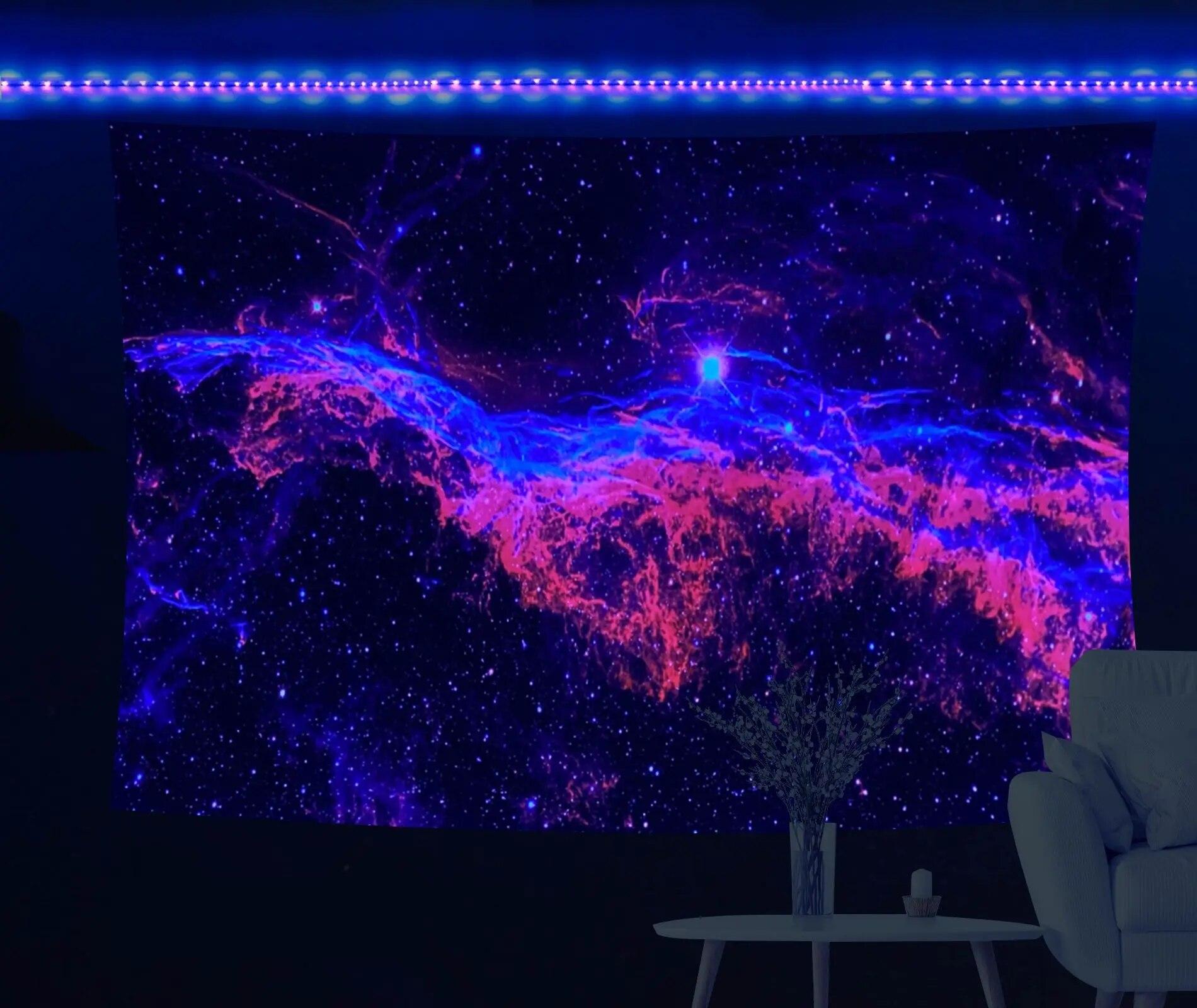 Черный светлый гобелен, настенный УФ-реактивный психоделический звездный хиппи для спальни, общежития, независимое украшение комнаты 230x150cm
Черный светлый гобелен, настенный УФ-реактивный психоделический звездный хиппи для спальни, общежития, независимое украшение комнаты 230x150cm