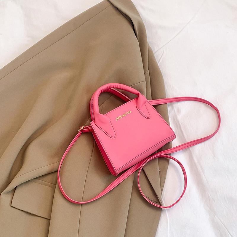 Trendy Small Shoulder Bag For Women In Black White Purple And Khaki Colors Featuring Stylish Design And Soft Pu Material маджента
Trendy Small Shoulder Bag For Women In Black White Purple And Khaki Colors Featuring Stylish Design And Soft Pu Material маджента