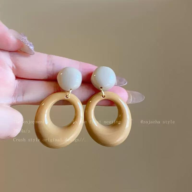 Hong Kong style ancient earrings women s new popular high-end unique stud earrings French design exaggerated earrings
Hong Kong style ancient earrings women s new popular high-end unique stud earrings French design exaggerated earrings